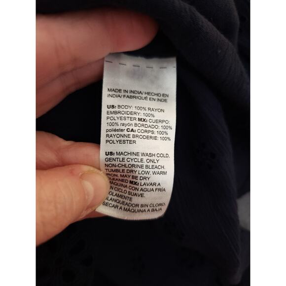 Chicos Embroidered Novelty Blouse Eyelet Top Classic Navy Blue Size 1 M Womens - Picture 6 of 8